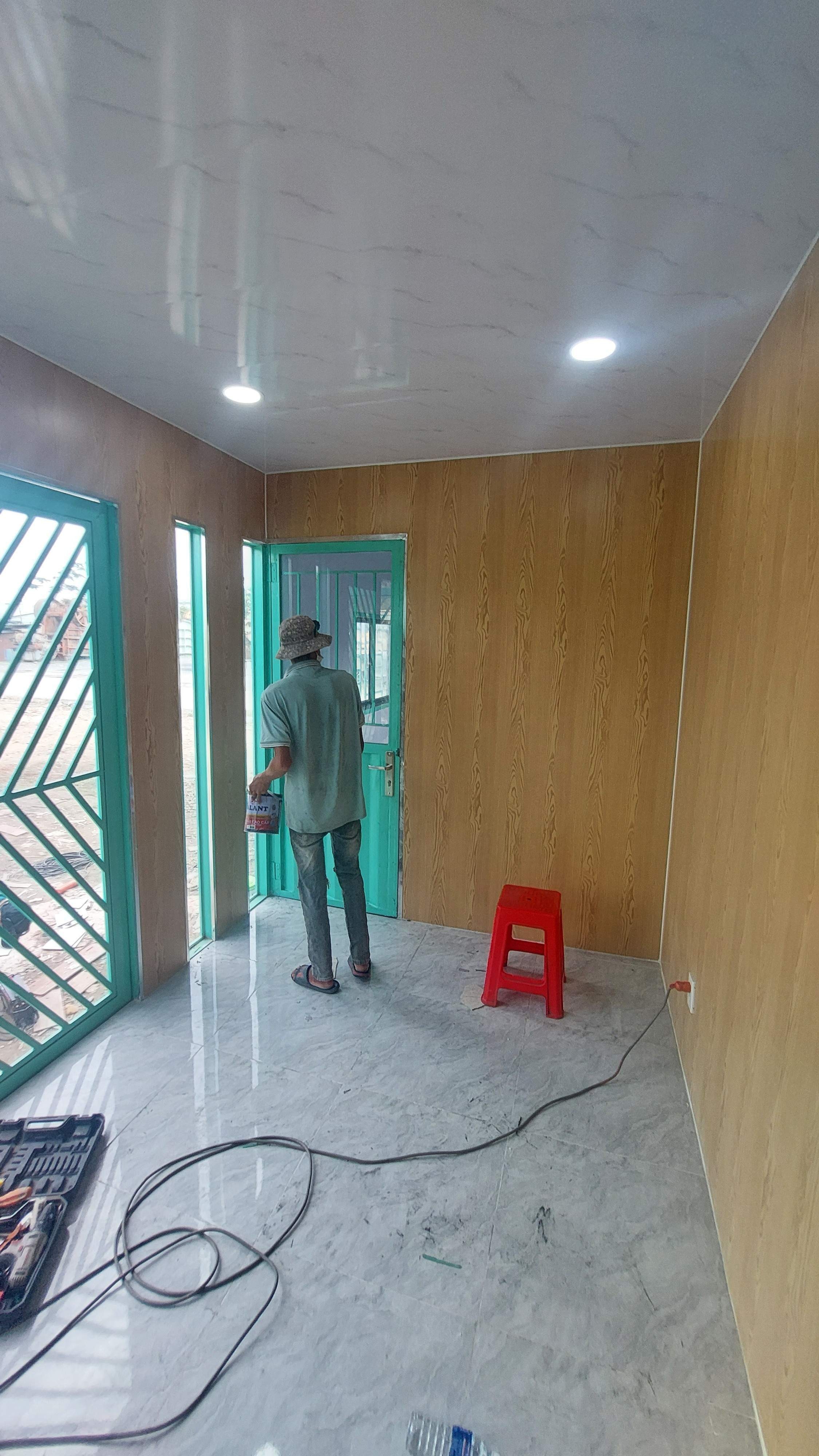 Nhà container 40 feet màu xám xanh  đầy đủ điện, đèn, quạt hút, máy lạnh